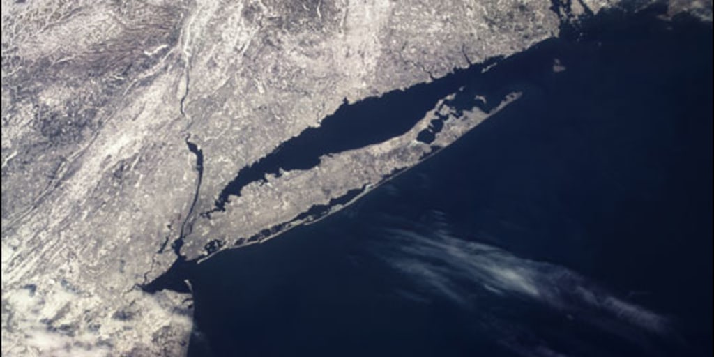 Did asteroid cause ancient N.Y. tsunami?